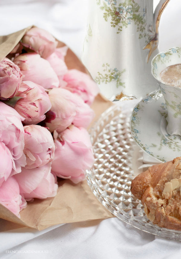 Hot-Chocolate-for-a-Queen_600x