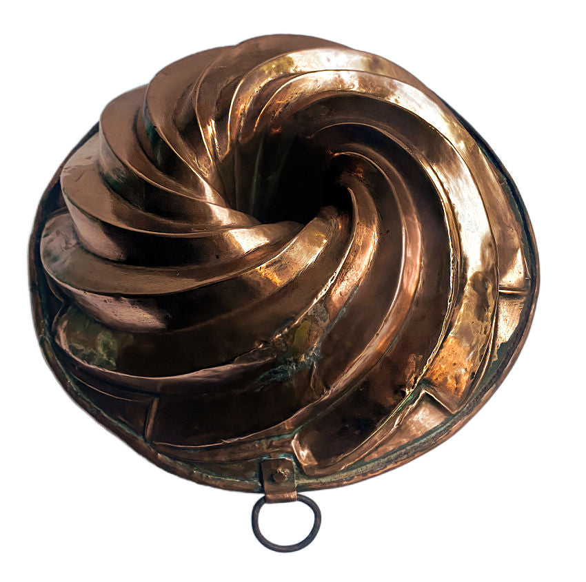 antique copper mold, french copper mold, bundt cake mold, antique kitchen decor, copper bakeware, european baking mold, copper bundt pan, french farmhouse decor, antique culinary, copper kitchen wall decor, collectible copper, french country kitchen, antique baking mold, copper patina, grand copper mold