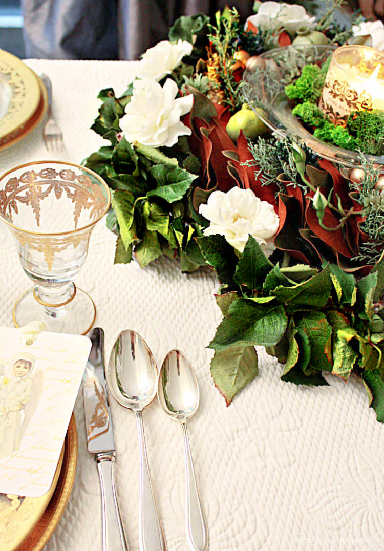 Elegant Christmas Table Setting