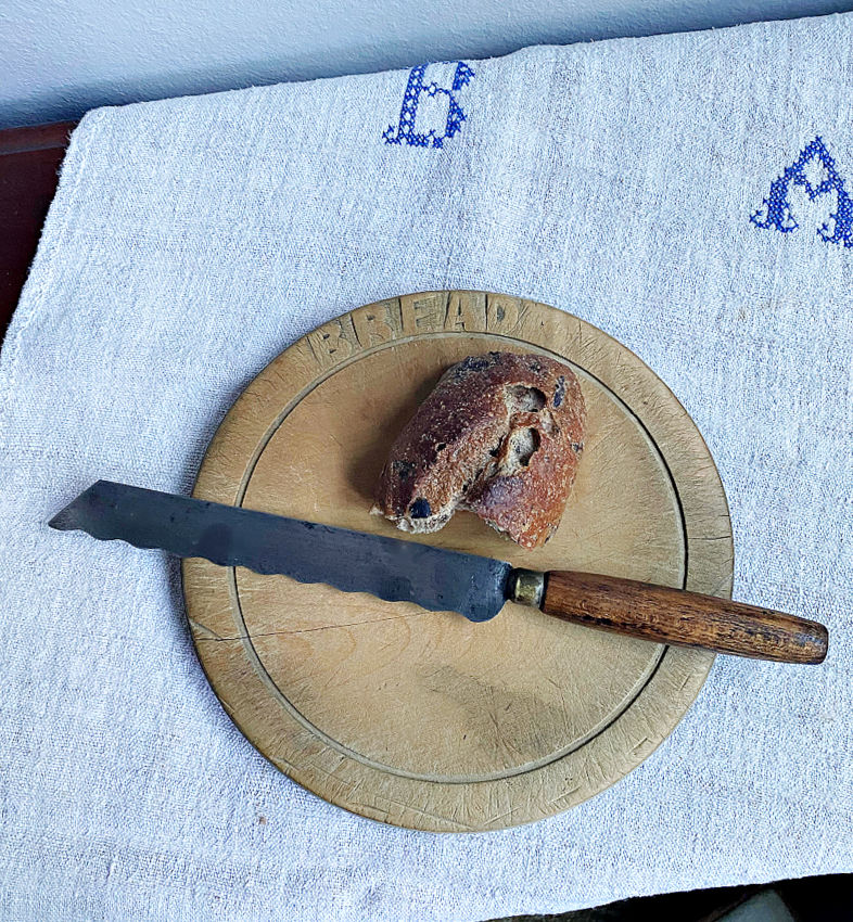 Decorative Antique Pine Wood Bread Plate & Knife