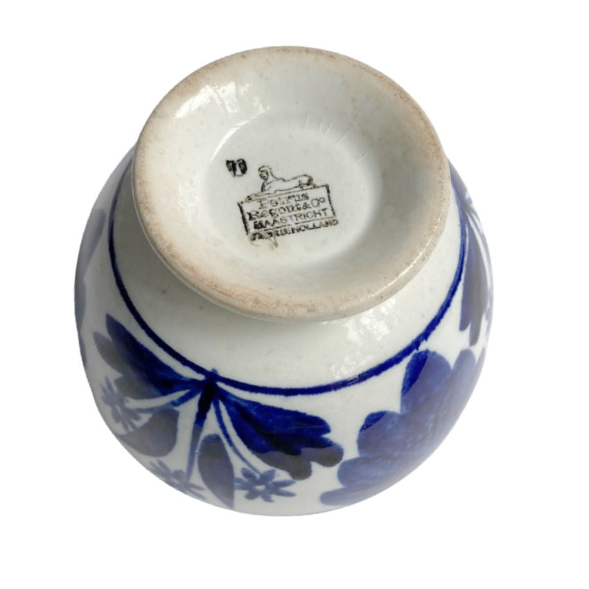 1883 Maastricht Flow Blue bowl with stick spatter decoration signed on btotom