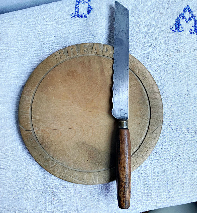 Decorative Antique Pine Wood Bread Plate & Knife