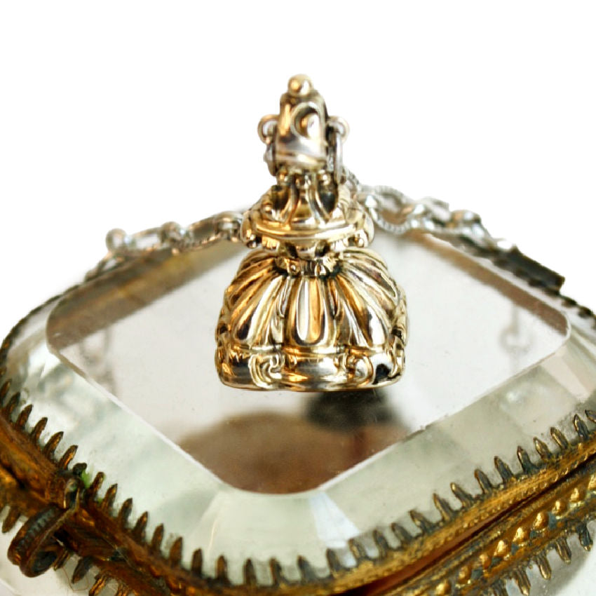 Antique Georgian wax seal necklace with white agate intaglio and gold mount