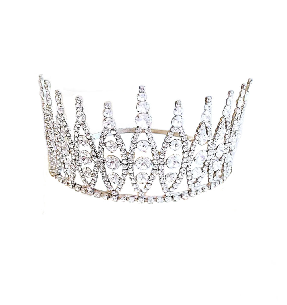 This wedding crown is a sentimental tribute to a timeless tradition of everlasting love and betrothal.