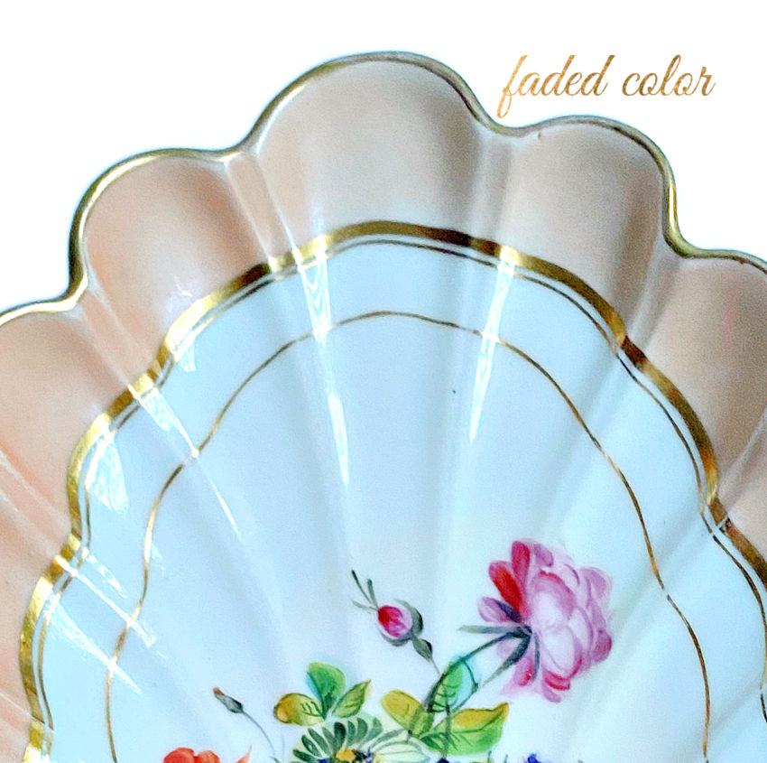 Vieux Paris shell dish, with hand-painted apricot-pink rim, and gilt accents. Showing the scalloped detiail.