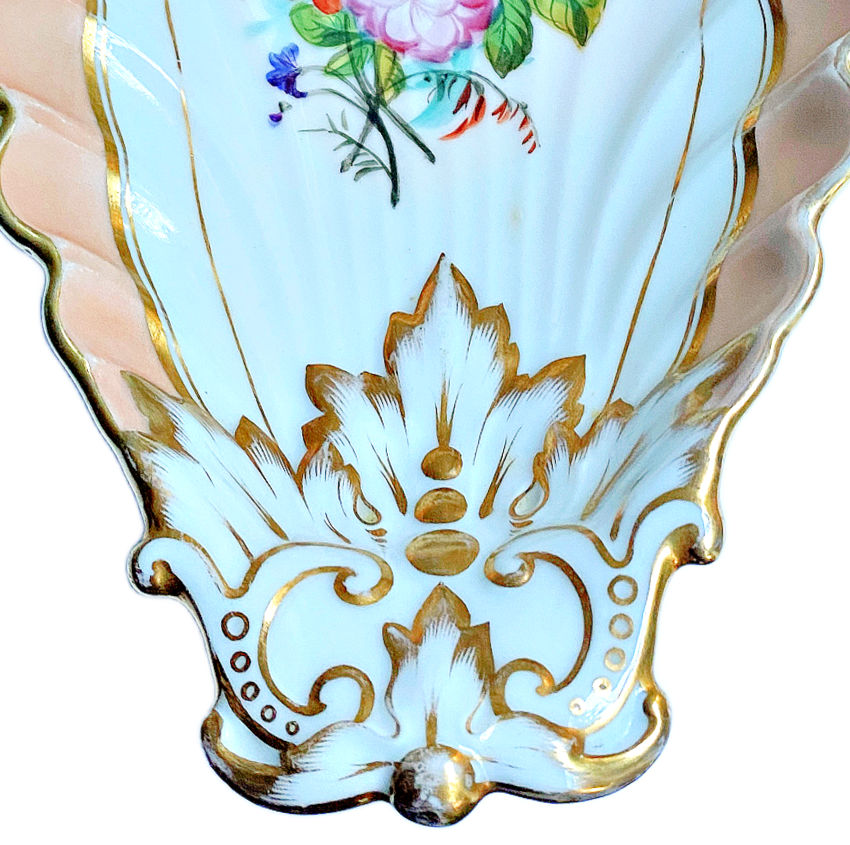 Exquisite unmarked Vieux Paris shell dish, hand-painted floral bouquet, apricot-pink rim, and gilt accents. Decorative, collectible 19th-century French porcelain.