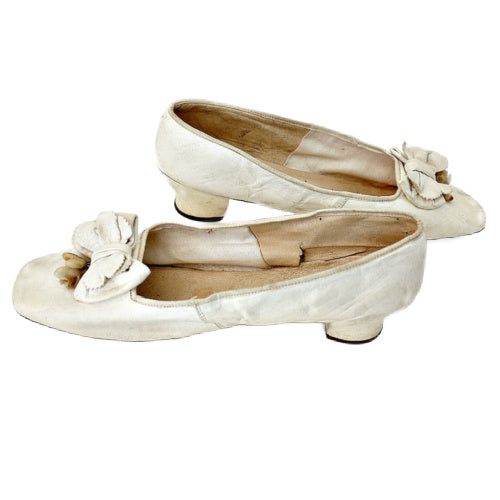 Rare circa 1850 Antique French white kid leather wedding slippers adorned with delicate wax flowers. Exquisite mid-19th century bridal footwear.