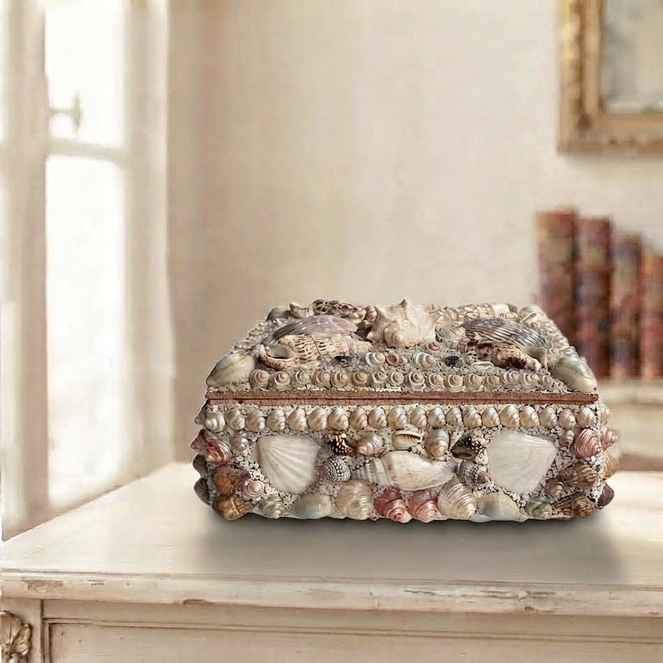 1940s Decorative Shellwork Box