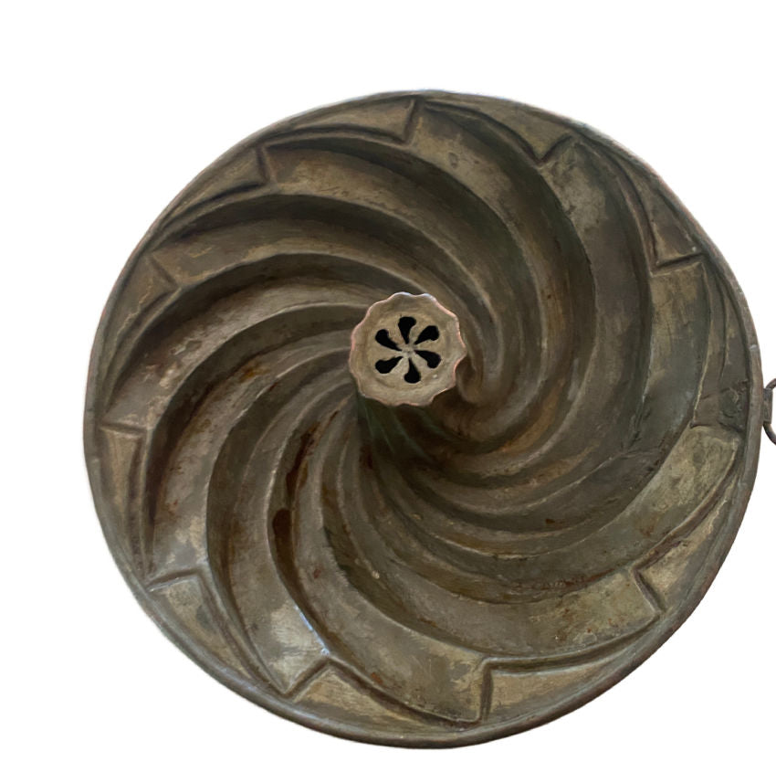antique copper mold, french copper mold, bundt cake mold, antique kitchen decor, copper bakeware, european baking mold, copper bundt pan, french farmhouse decor, antique culinary, copper kitchen wall decor, collectible copper, french country kitchen, antique baking mold, copper patina, grand copper mold