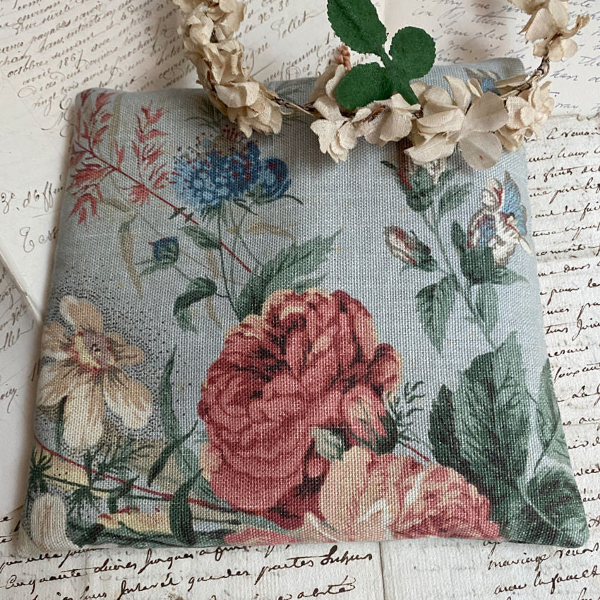 Duck Egg Blue Linen Garden Rose Sachet Filled with French Lavender – Rêve de Rose et Bleu