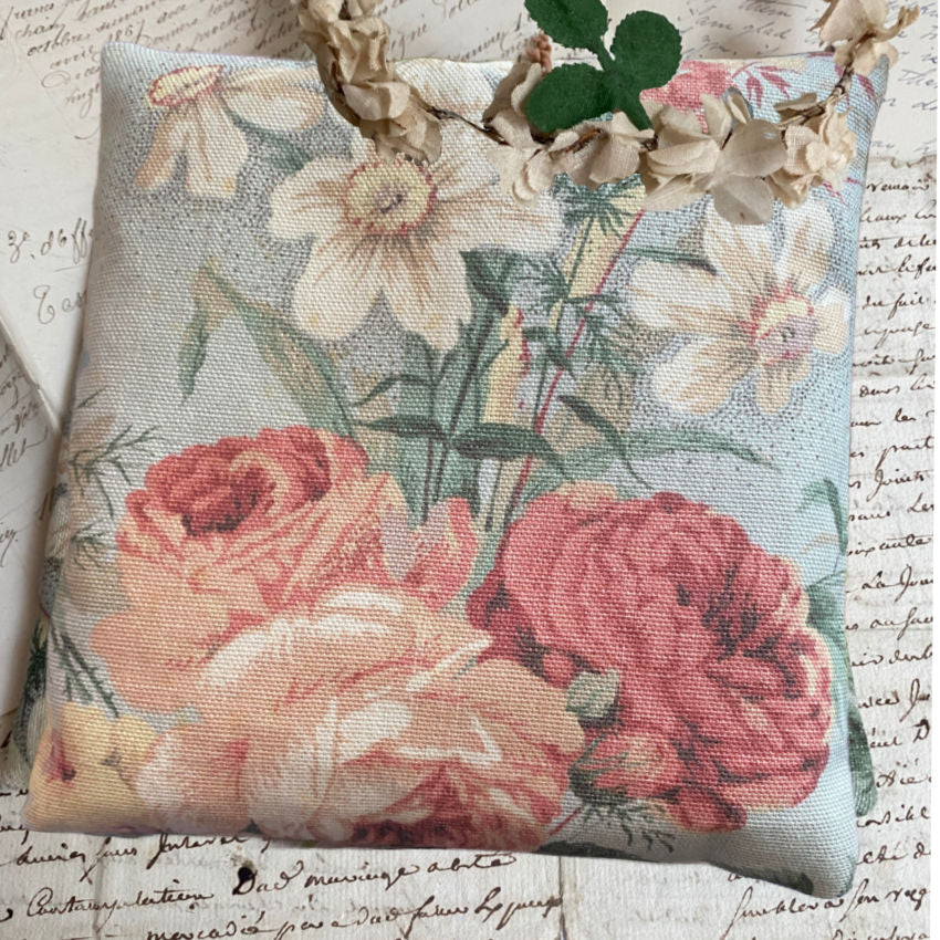 Duck Egg Blue Linen Garden Rose Sachet Filled with French Lavender – Rose et Jonquille
