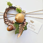 Gold twine gift wrap set with little cards and a wreath with a pear and bronze ferns