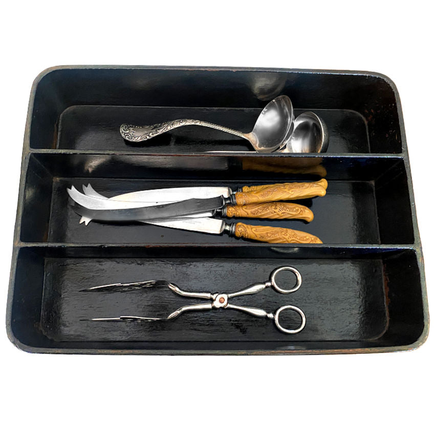 Large Napoleon III black papier-mâché cutlery tray with three compartments and painted gold stars. Elegant 19th-century French antique, functional and decorative.