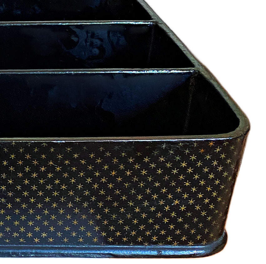Large Napoleon III black papier-mâché cutlery tray with three compartments and painted gold stars. Elegant 19th-century French antique, functional and decorative.