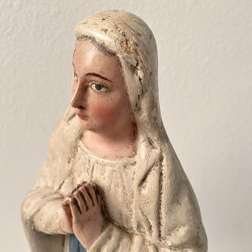 side Antique French wooden Madonna in prayer, late 18th–early 19th century. Hand-carved devotional figure with beautiful aged patina and Provençal character.