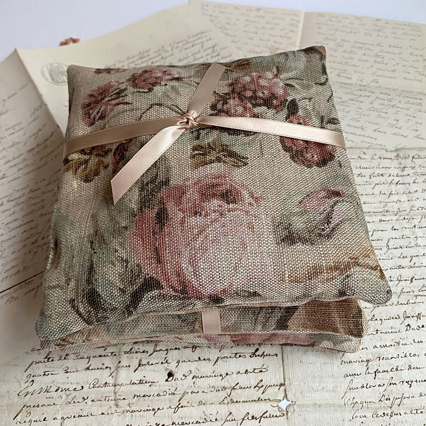 Heirloom oatmeal linen sachet with antique blush roses, filled with fine French lavender. A quiet, refined fragrance for drawers and bedside.