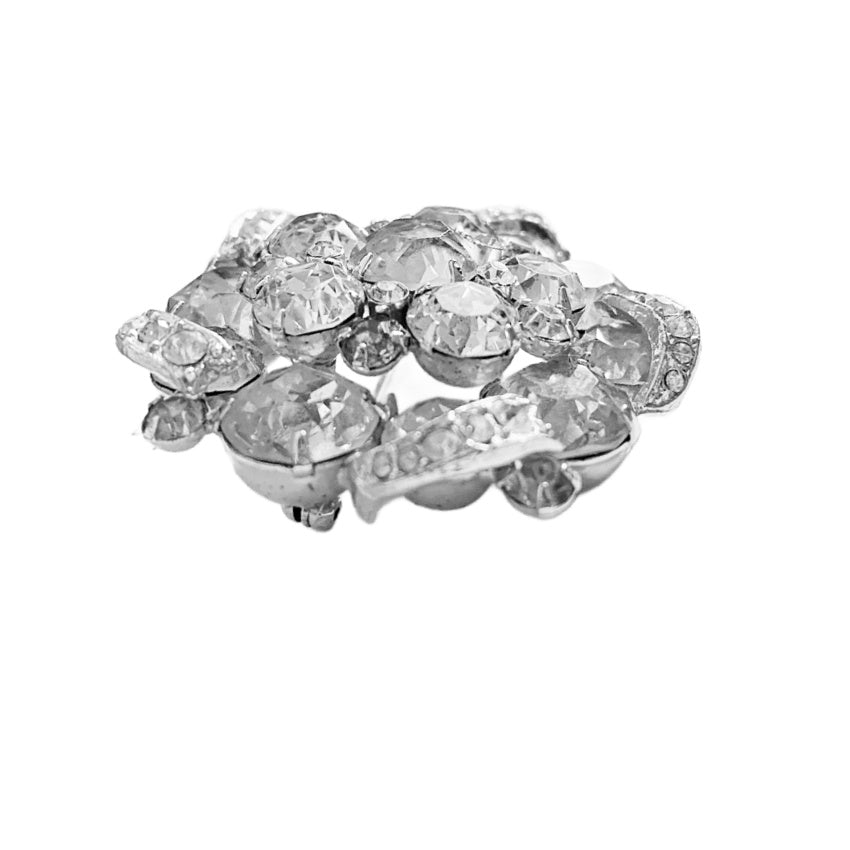 Signed 1940s Eisenberg pavé icing ribbon brooch with brilliant rhinestones in rhodium plating. Iconic vintage statement jewelry, highly collectible design.