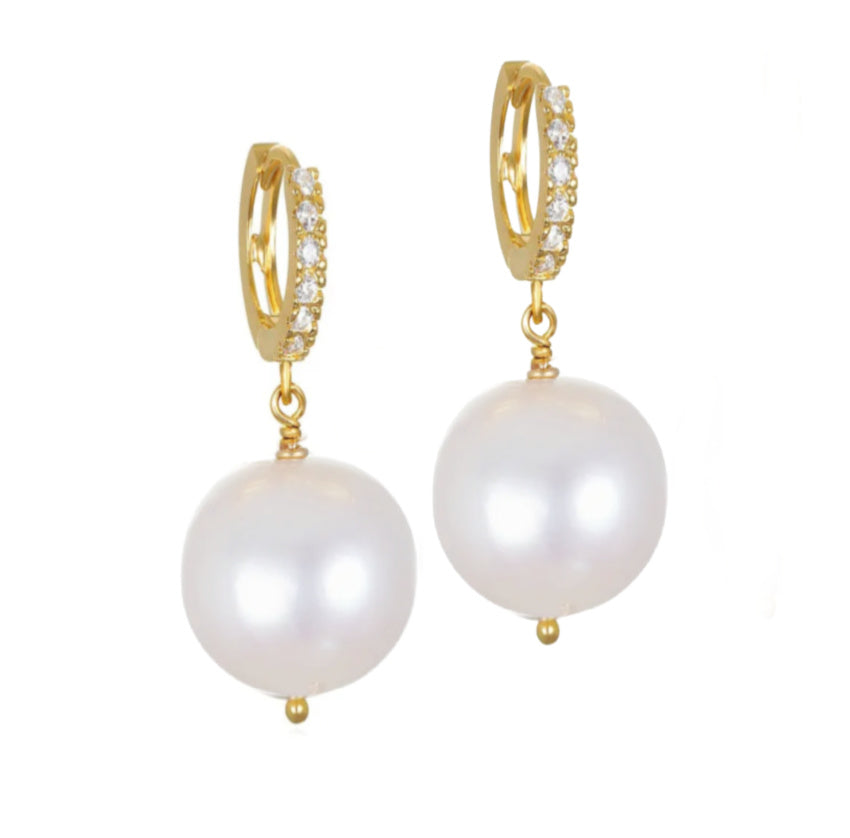 Gold designer earrings With baroque pearls and luxury 