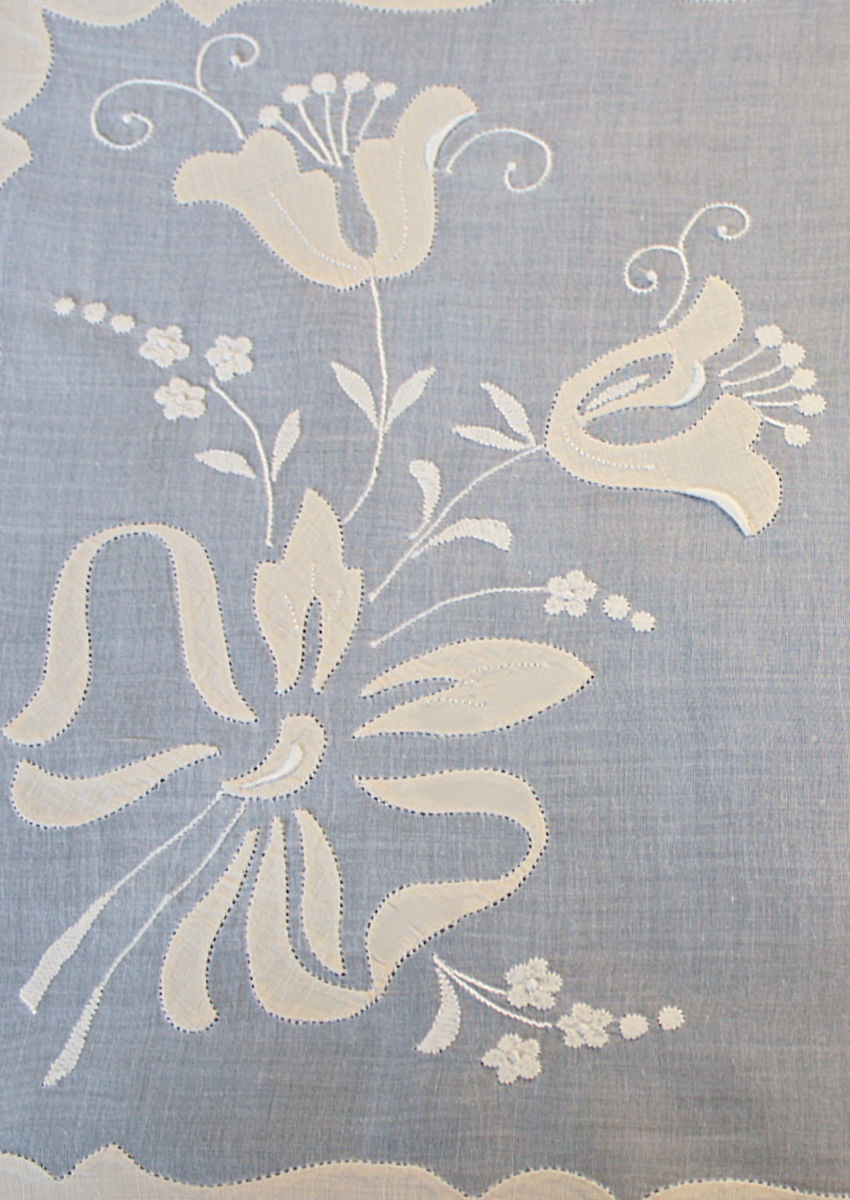 detail of tulips and bow Vintage Madeira Organdy Placemat detail