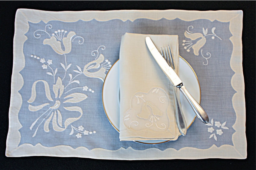 Bows and Tulips Vintage Madeira Organdy 8pc Placemat Setting for 4