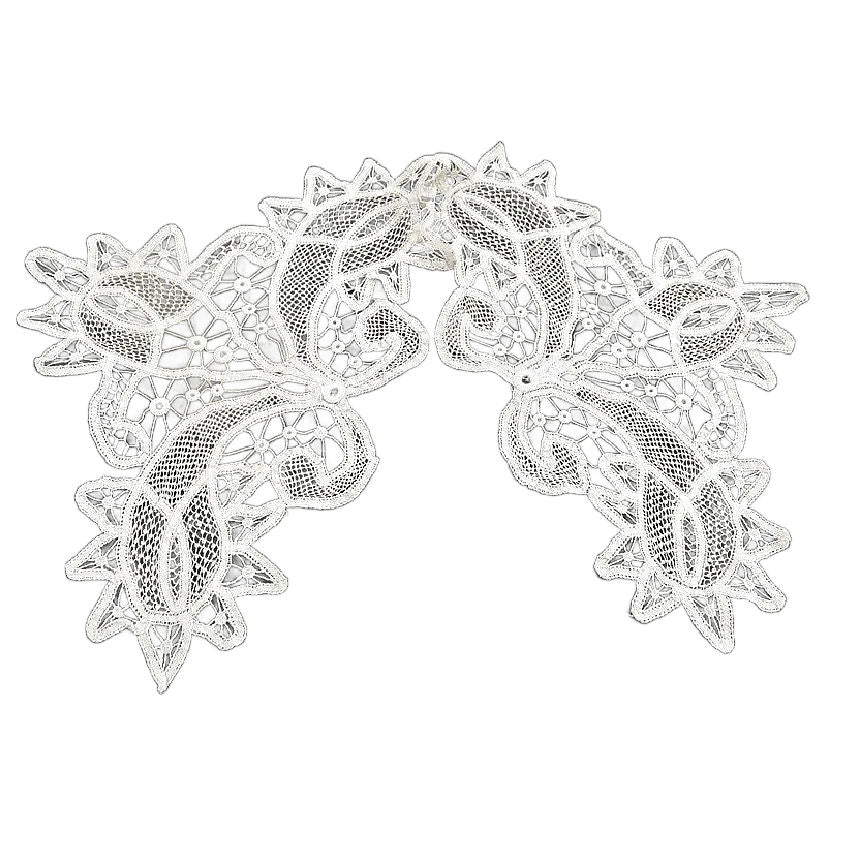 A creamy white antique bobbin needlelace linen lace collar with a floral pattern and undulating scroll work.