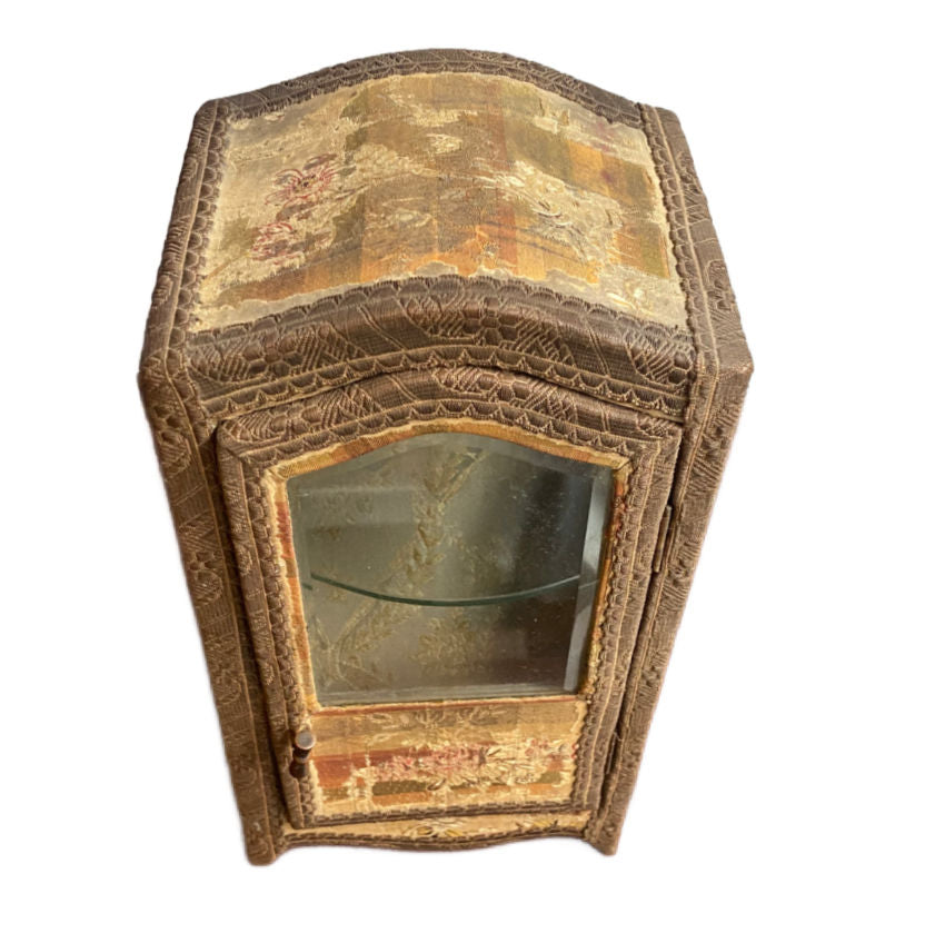 Exceptional antique French miniature sedan chair vitrine in silk and gilt, a rare display case with romantic presence for treasured keepsakes or curiosities.