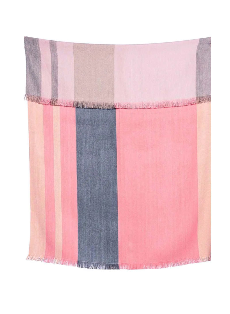 Reversible alpaca blanket inspired by Roussillon France colors