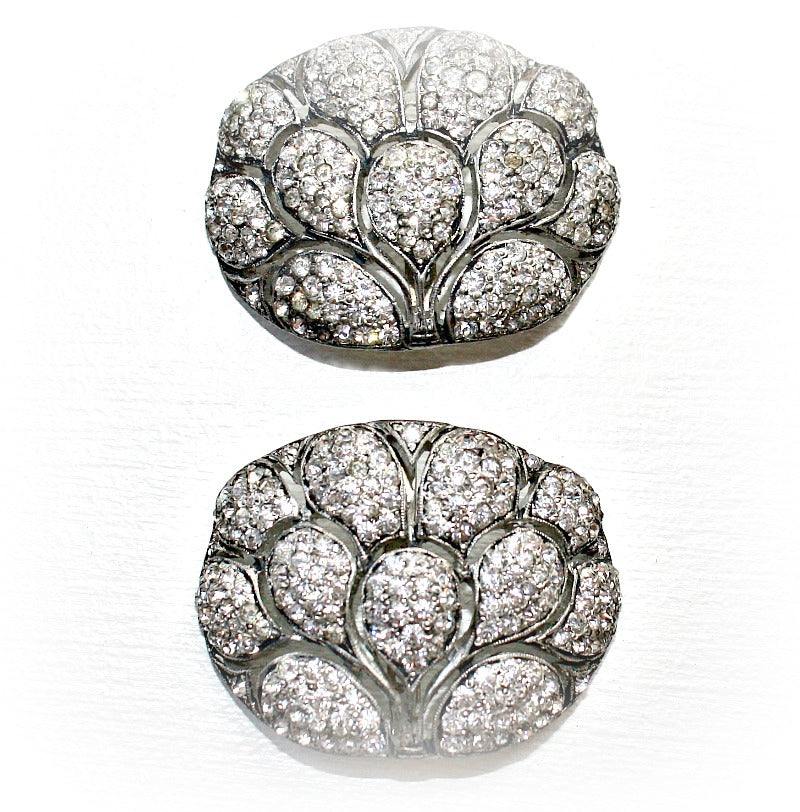 Art Deco rhinestone fan-motif shoe buckles from the 1920s–30s. A glamorous vintage pair with architectural design and brilliant sparkle.