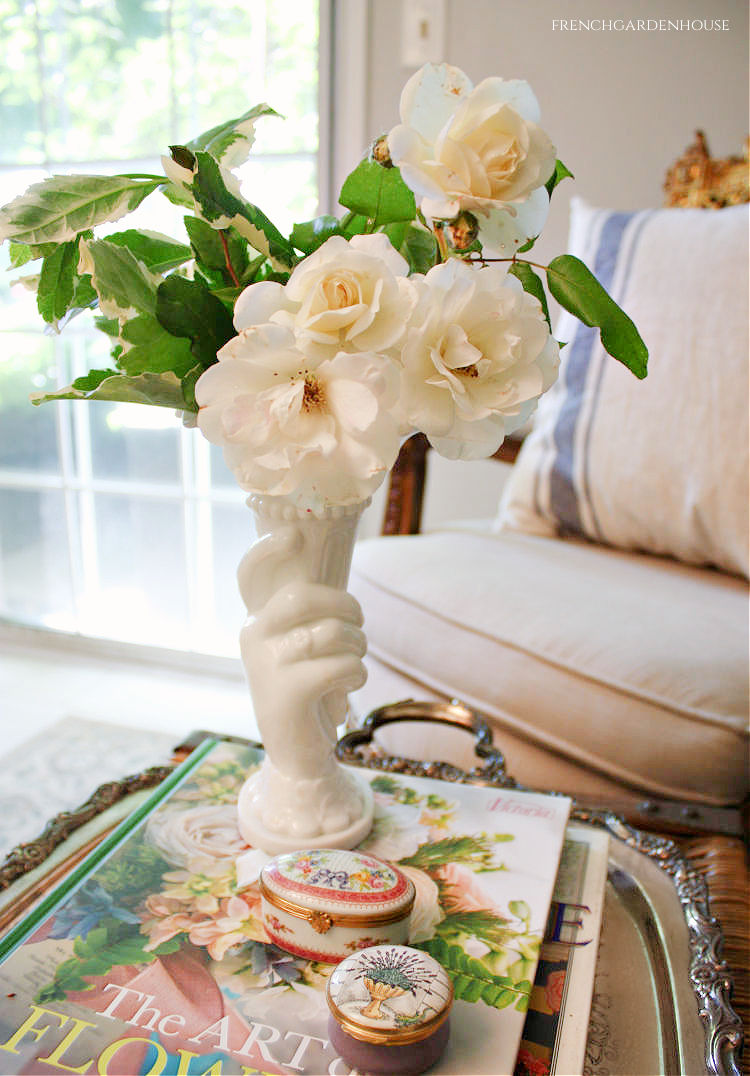 An Elegant Simple White Flower Arrangement