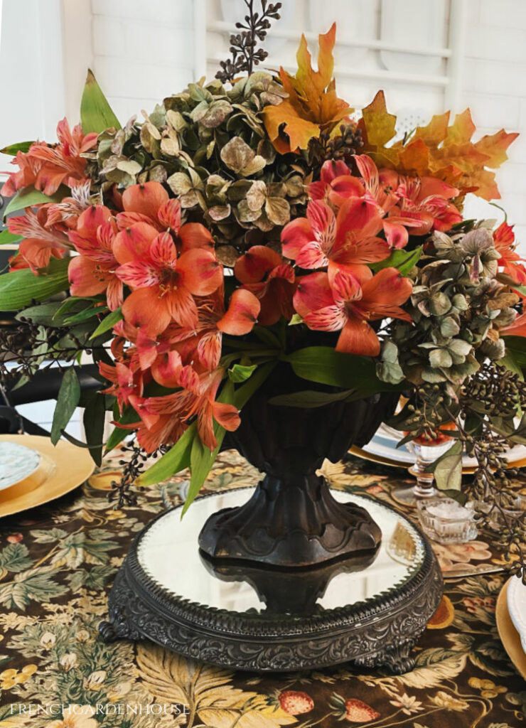 set a beautiful Thanksgiving table