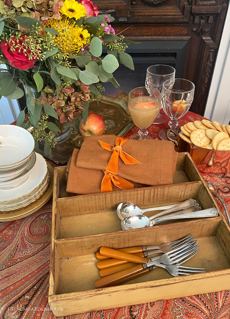 Embrace the Richness of Autumn Table Setting