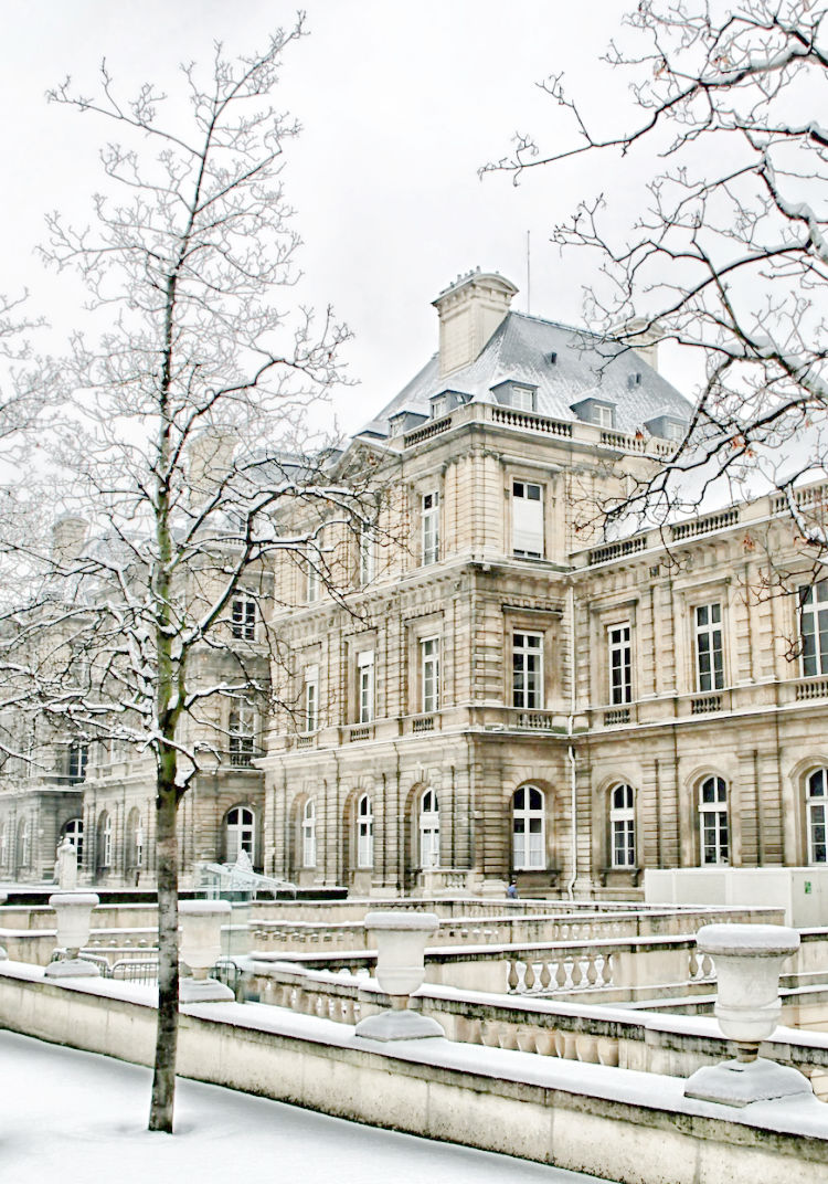 Snow in Paris