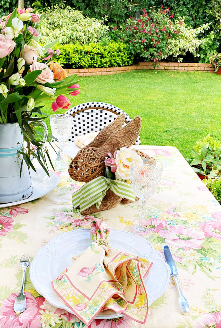 Easter table in pastels