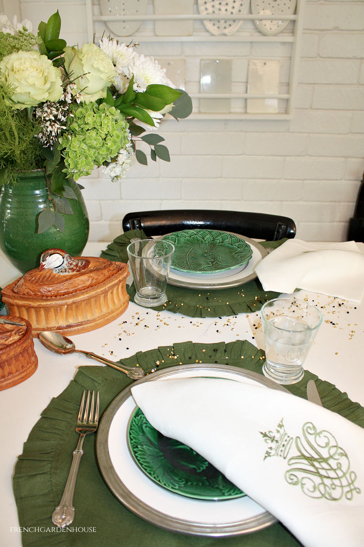 Green embroidered crown napkins