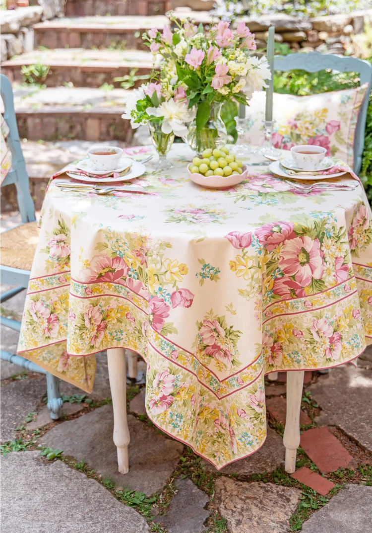 Choosing the Perfect Tablecloth