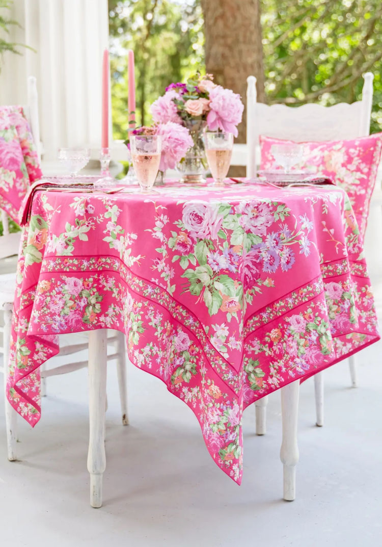 Choosing the Perfect Tablecloth