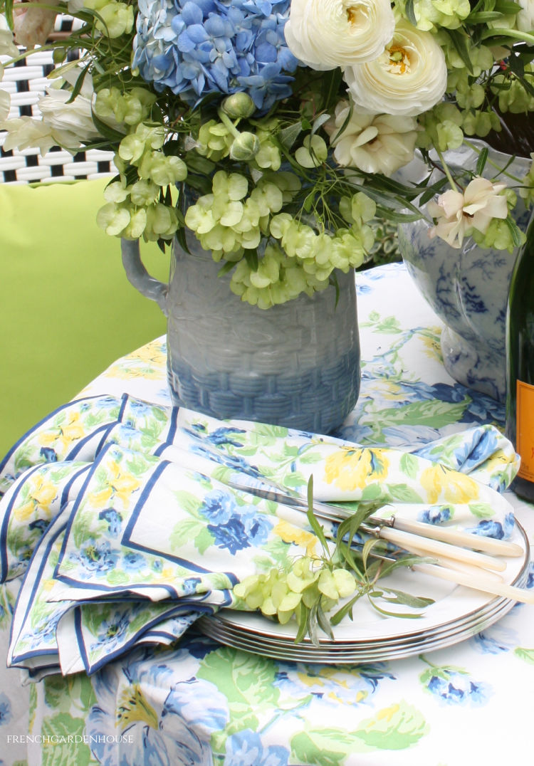 French Country Blue and yellow napkins