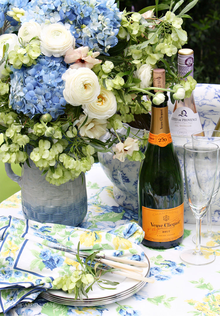 Veuve Clicqout Champagne