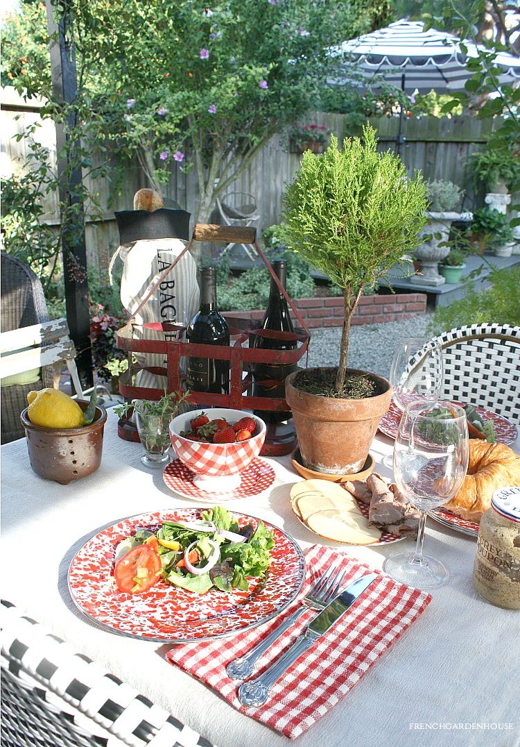 HOW TO PLAN THE PERFECT FRENCH PICNIC