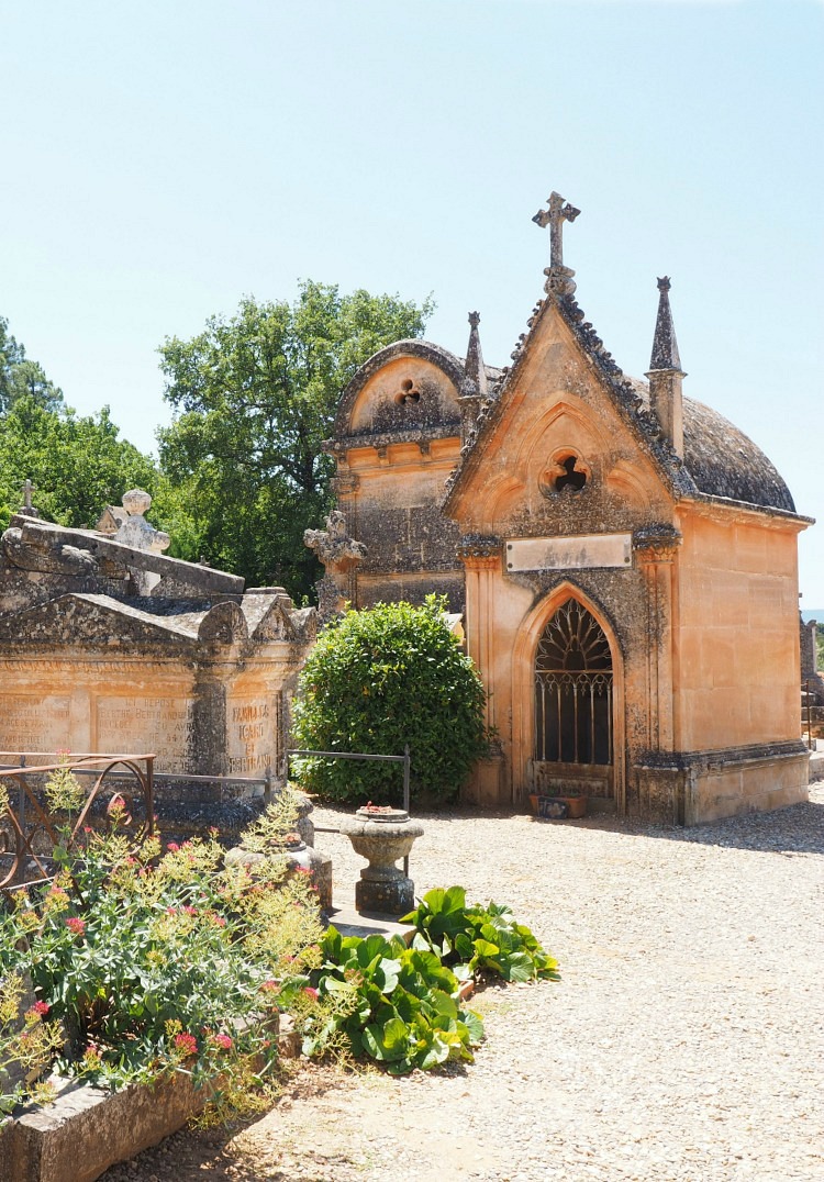 visit roussillon