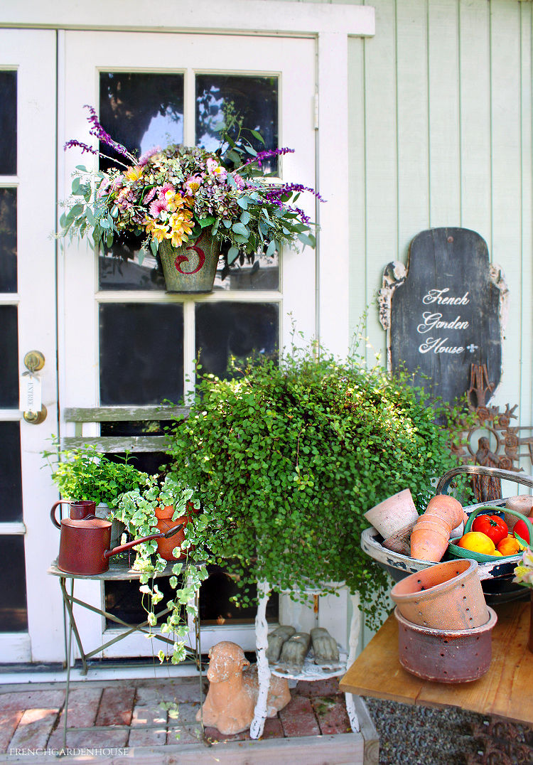 Create a door basket for summer