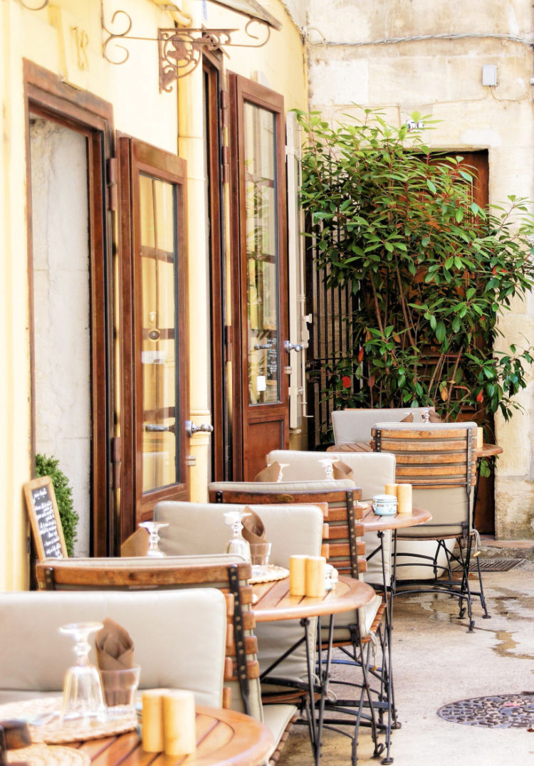 summer dining in France