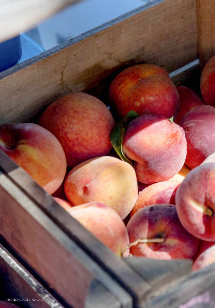 Peaches in French market